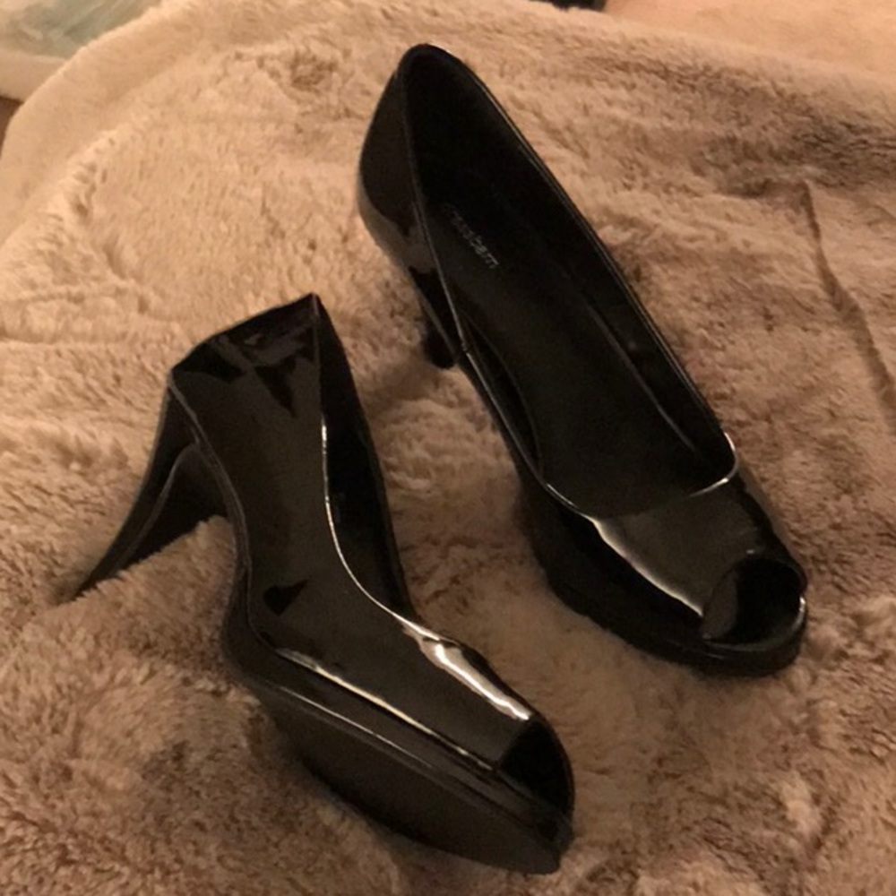 NWOB peep toe platform heels
